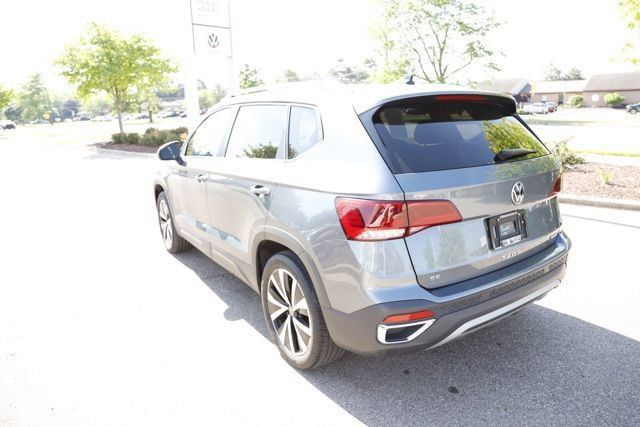 Used 2022 Volkswagen Taos SE w/ Panoramic Sunroof Package AWD/4WD image 4