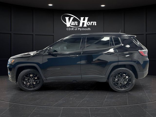 Used 2025 Jeep Compass Latitude w/ Altitude Special Edition AWD/4WD image 4