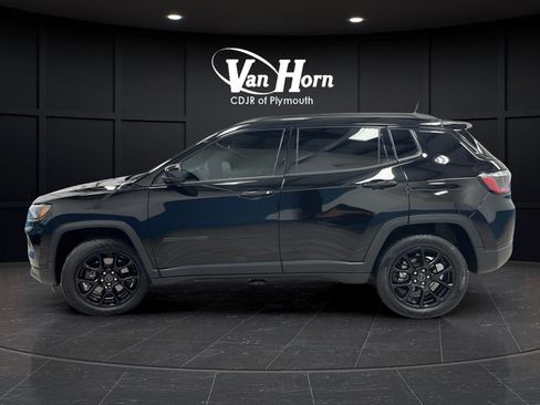 Used 2025 Jeep Compass Latitude w/ Altitude Special Edition AWD/4WD image 4