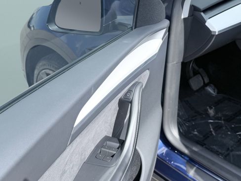 Used 2023 Tesla Model Y Long Range AWD/4WD image 19