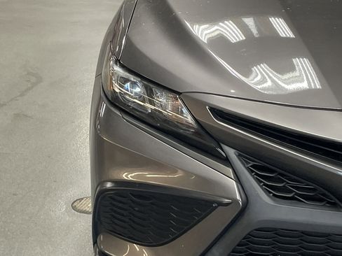 Used 2023 Toyota Camry SE FWD image 5