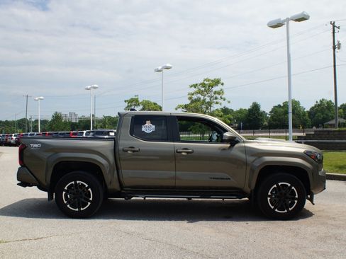Used 2026 Toyota Tacoma TRD Sport w/ TRD Sport Premium Package AWD/4WD image 21