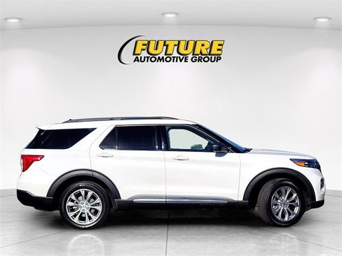 Certified 2022 Ford Explorer XLT w/ Equipment Group 202A image 3