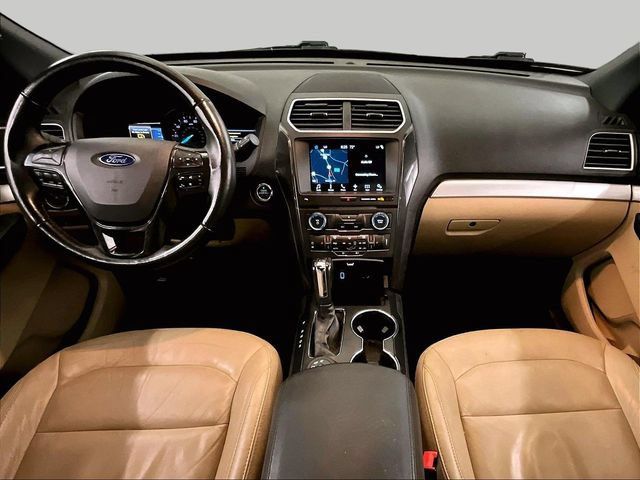 Used 2017 Ford Explorer XLT w/ Equipment Group 202A AWD/4WD image 14