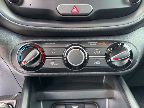 Used 2023 Kia Soul LX w/ LX Technology Package FWD image 22