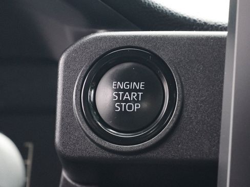 Certified 2025 Toyota Tacoma SR5 AWD/4WD image 35