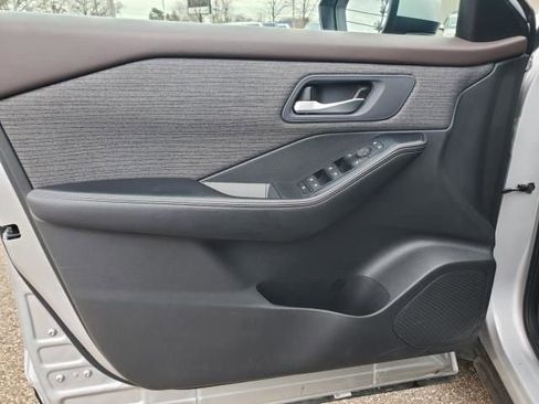 Used 2023 Nissan Rogue SV image 20