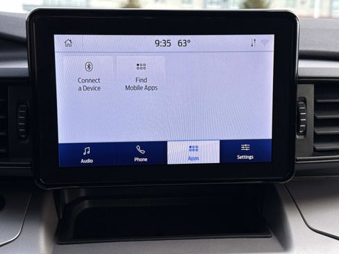 Used 2023 Ford Explorer XLT image 4