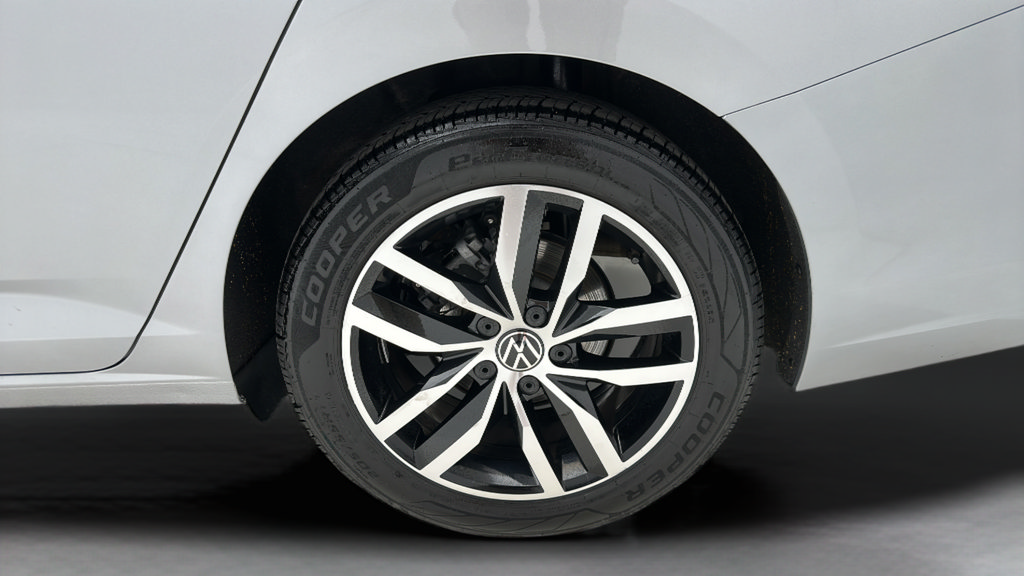 Used 2025 Volkswagen Jetta SE FWD image 8