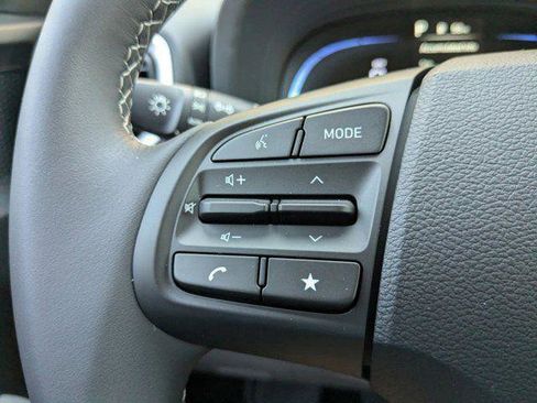 New 2025 Hyundai Venue SEL image 18