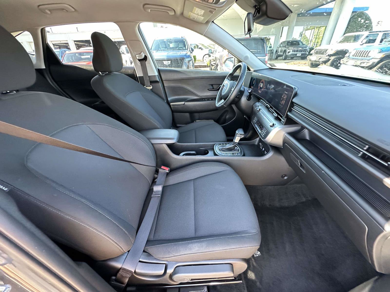 Used 2025 Hyundai Kona SEL FWD image 31