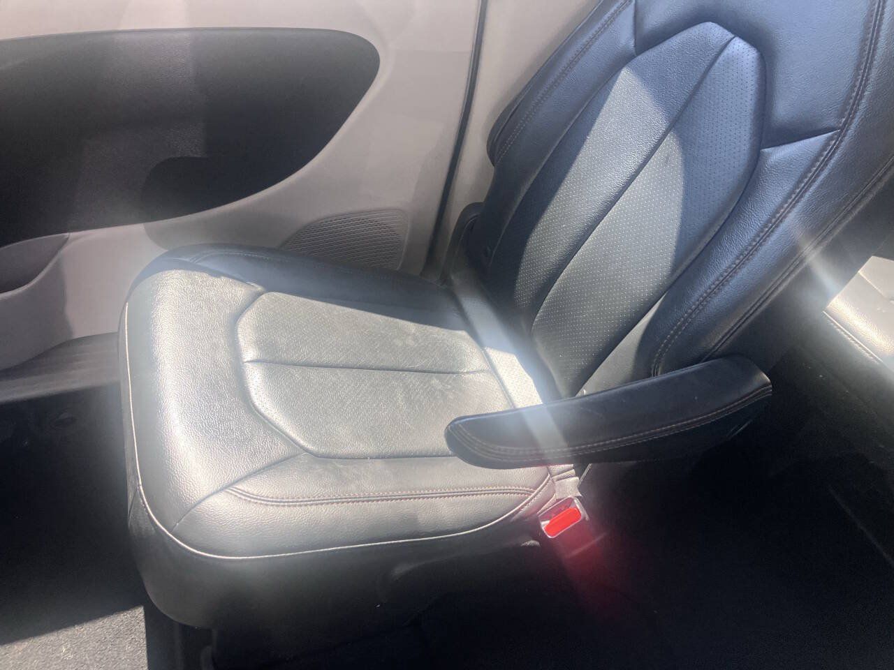 Used 2019 Chrysler Pacifica Touring-L w/ Advanced Safetytec Group FWD image 10