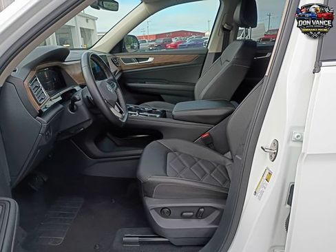 Used 2025 Volkswagen Atlas SE FWD image 9