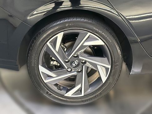 Used 2024 Hyundai Elantra Limited FWD image 12