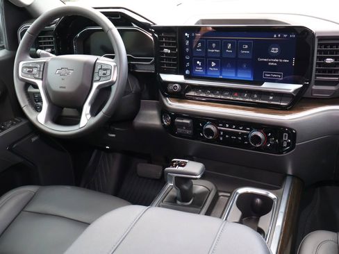 Used 2025 Chevrolet Silverado 1500 LT Trail Boss w/ LT Trail Boss Premium Package AWD/4WD image 11
