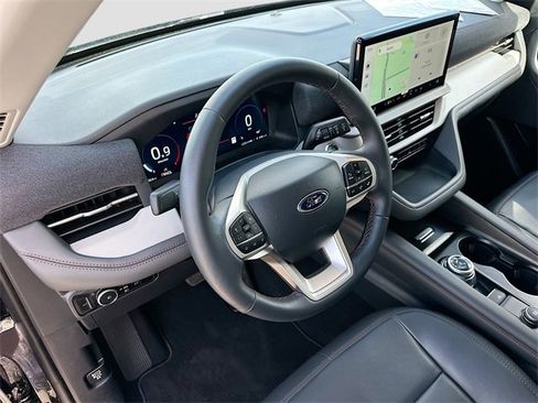 Used 2025 Ford Explorer Active w/ Active Comfort Package image 9