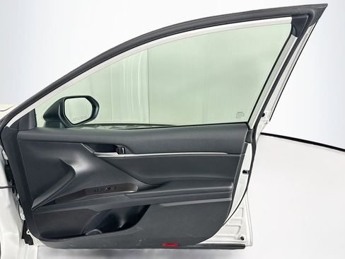 Used 2023 Toyota Camry SE image 29