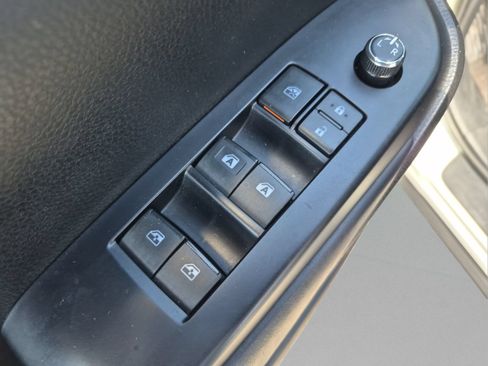 Used 2018 Toyota Highlander Plus FWD image 16