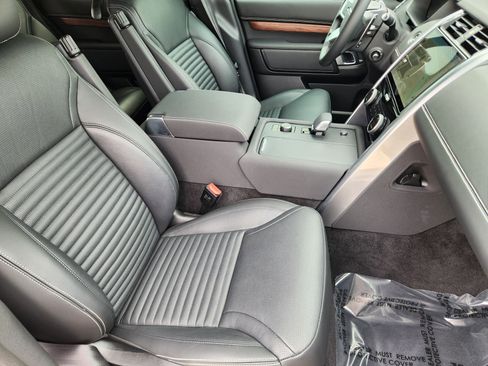 Used 2025 Land Rover Discovery Dynamic SE AWD/4WD image 8