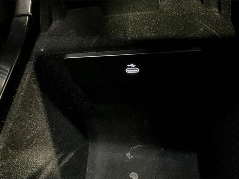 Used 2025 Land Rover Range Rover Velar Dynamic SE image 16