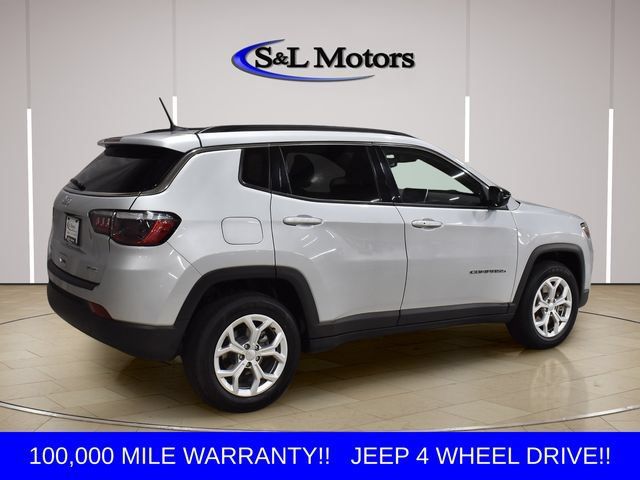 Used 2024 Jeep Compass Latitude AWD/4WD image 8