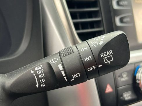 Used 2019 Toyota Highlander Plus FWD image 28