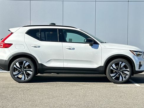 New 2026 Volvo XC40 B5 Ultra w/ Climate Package image 6
