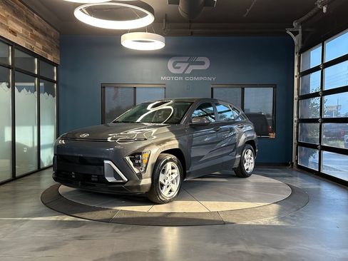 Used 2024 Hyundai Kona SE FWD image 7