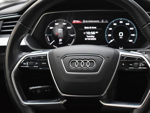 Used 2021 Audi e-tron Premium Plus w/ Premium Plus Package image 31