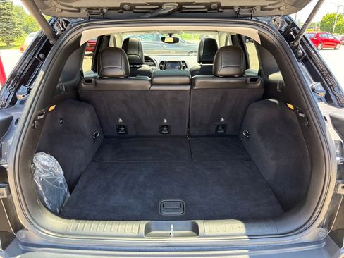 Used 2019 Jeep Cherokee Limited w/ Luxury Group AWD/4WD image 9