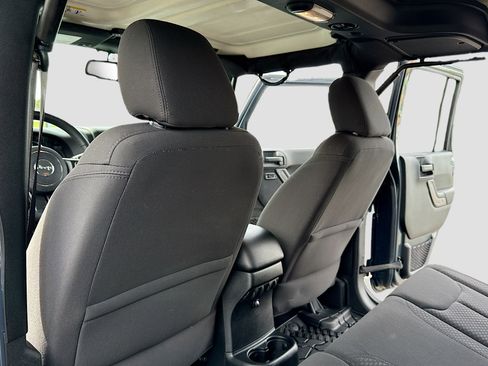 Used 2017 Jeep Wrangler Unlimited Sport AWD/4WD image 6