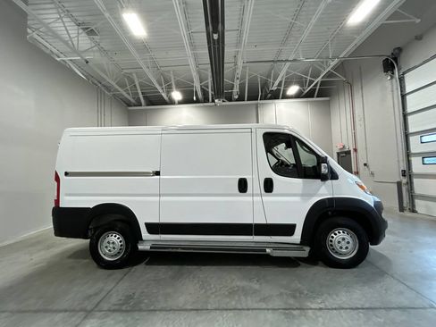 Used 2025 RAM ProMaster 2500 w/ U-Haul Equipment Group FWD image 5