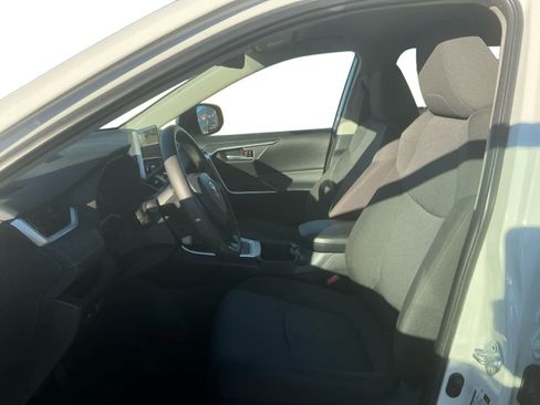 Used 2025 Toyota RAV4 XLE image 9