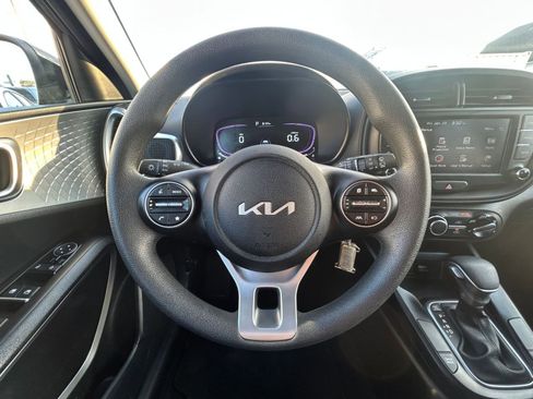 Used 2025 Kia Soul LX w/ LX Technology Package image 28