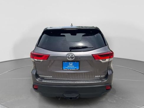 Used 2017 Toyota Highlander XLE AWD/4WD image 5