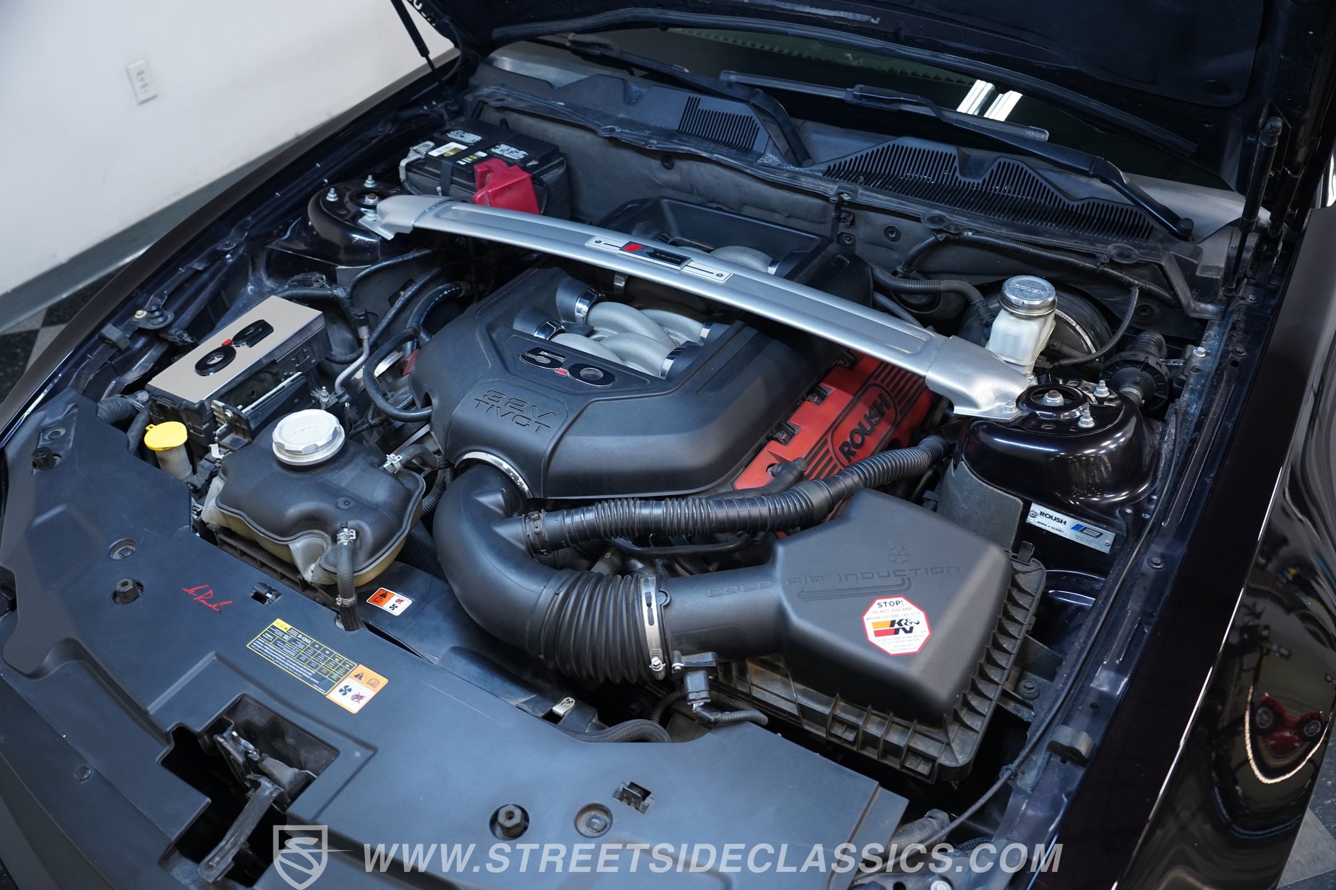 Used 2012 Ford Mustang GT Premium w/ HID Headlamps & Security Pkg RWD image 31