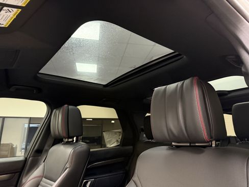 Used 2018 Land Rover Discovery HSE Luxury AWD/4WD image 14