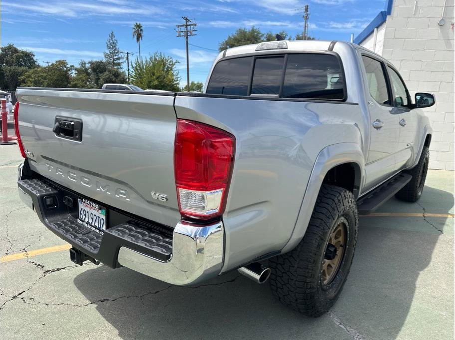 Used 2017 Toyota Tacoma SR5 w/ Tow Package AWD/4WD image 6