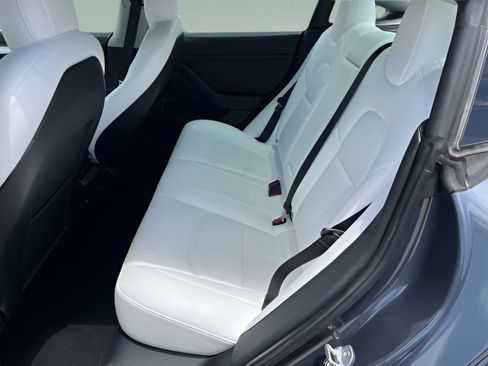 Used 2022 Tesla Model 3 Long Range AWD/4WD image 7