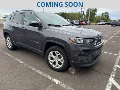 Used 2024 Jeep Compass Latitude image 1
