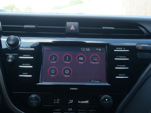 Used 2020 Toyota Camry SE image 14