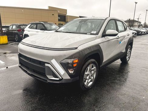 New 2026 Hyundai Kona SE image 3