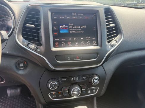 Used 2019 Jeep Cherokee Trailhawk w/ Cold Weather Group AWD/4WD image 11