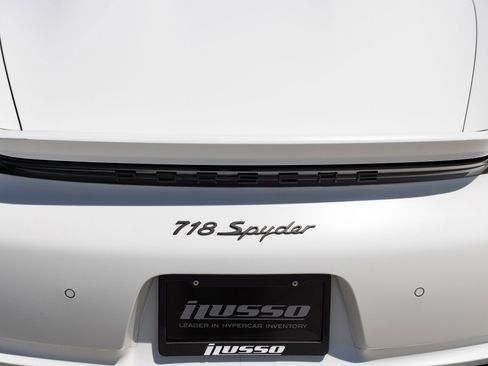 Used 2021 Porsche 718 Boxster Spyder RWD image 37