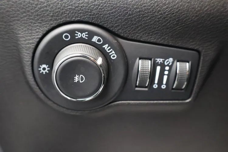 Used 2024 Jeep Compass Latitude AWD/4WD image 19