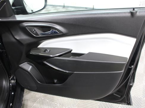 Used 2024 Chevrolet Trax LT w/ Driver Confidence Package FWD image 26