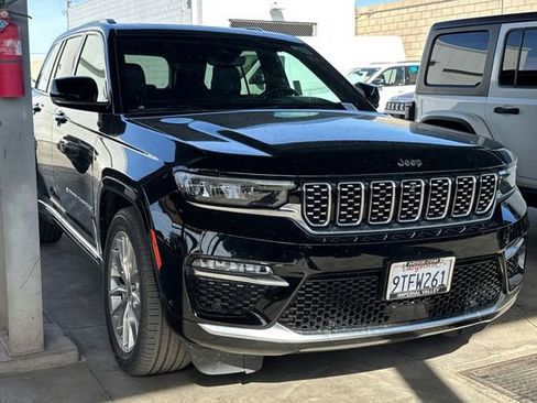 Used 2023 Jeep Grand Cherokee Summit w/ Luxury Tech Group V image 3