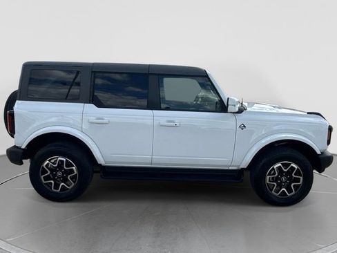 Used 2025 Ford Bronco Outer Banks AWD/4WD image 2