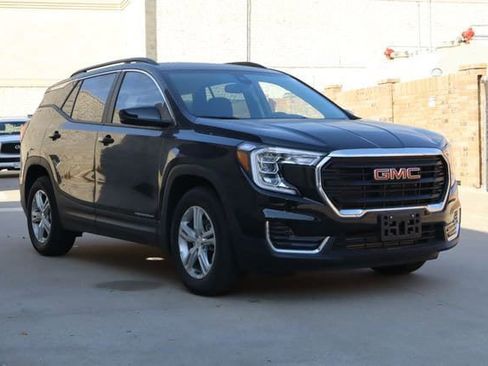Used 2024 GMC Terrain SLE w/ Driver Convenience Package FWD image 2