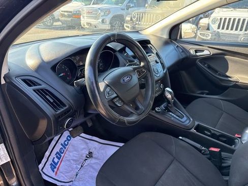 Used 2016 Ford Focus SE w/ Exterior Protection Package image 9